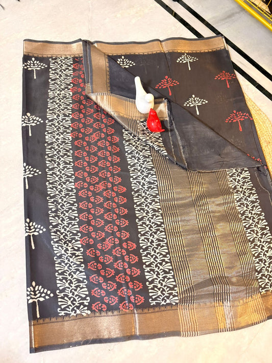 Zari Border Maheshwari Saree with Hand Block Print